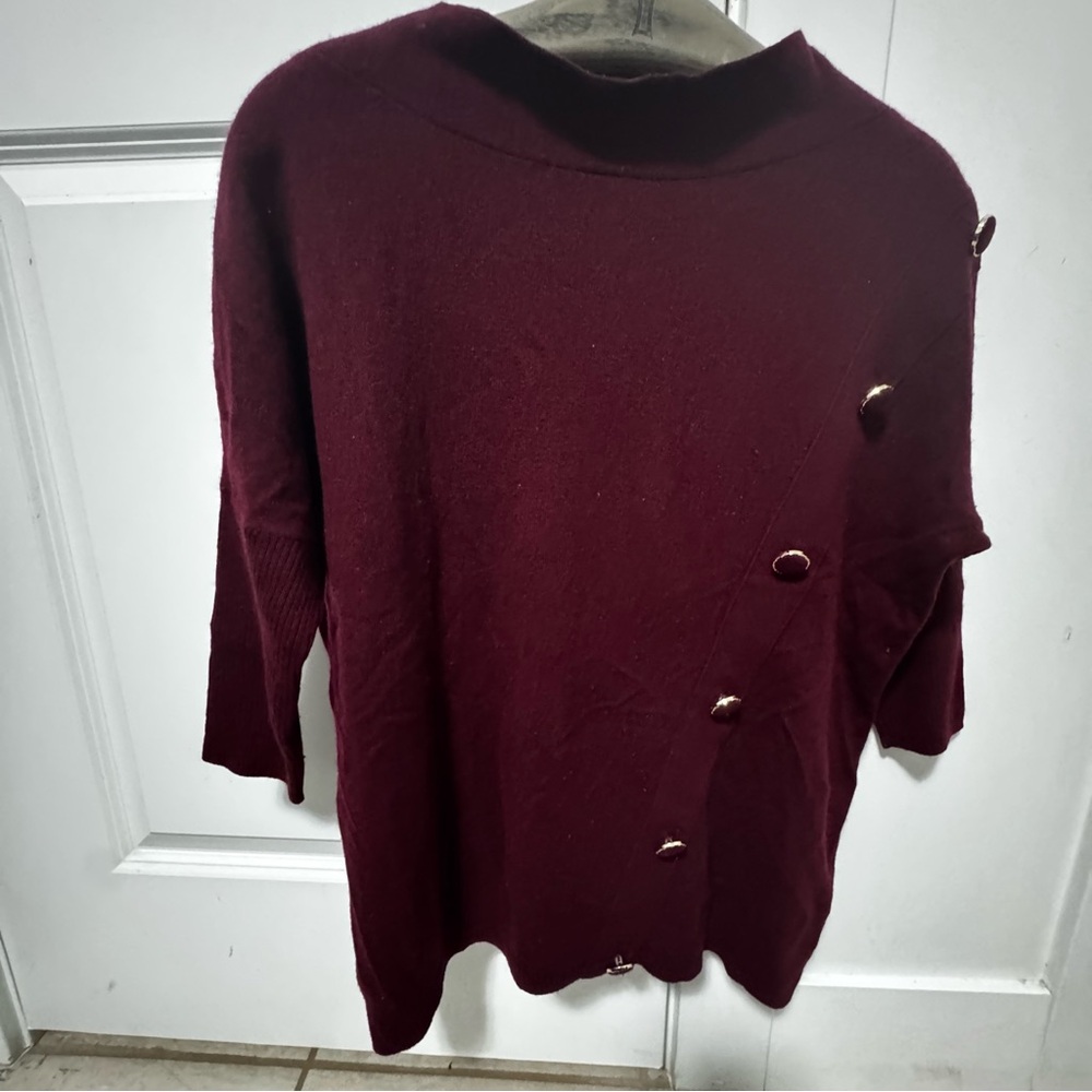 Women's Burgundy Asymmetric Button-Accent Tank Top